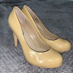 Steve Madden Nude Pumps